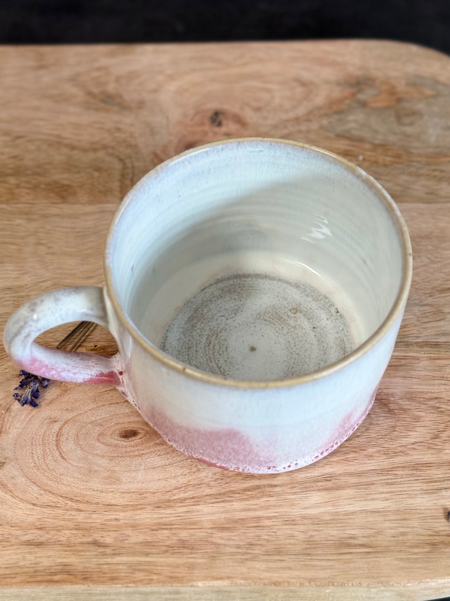 Oasis Tasse in Pink/Weiß Spots, 380ml