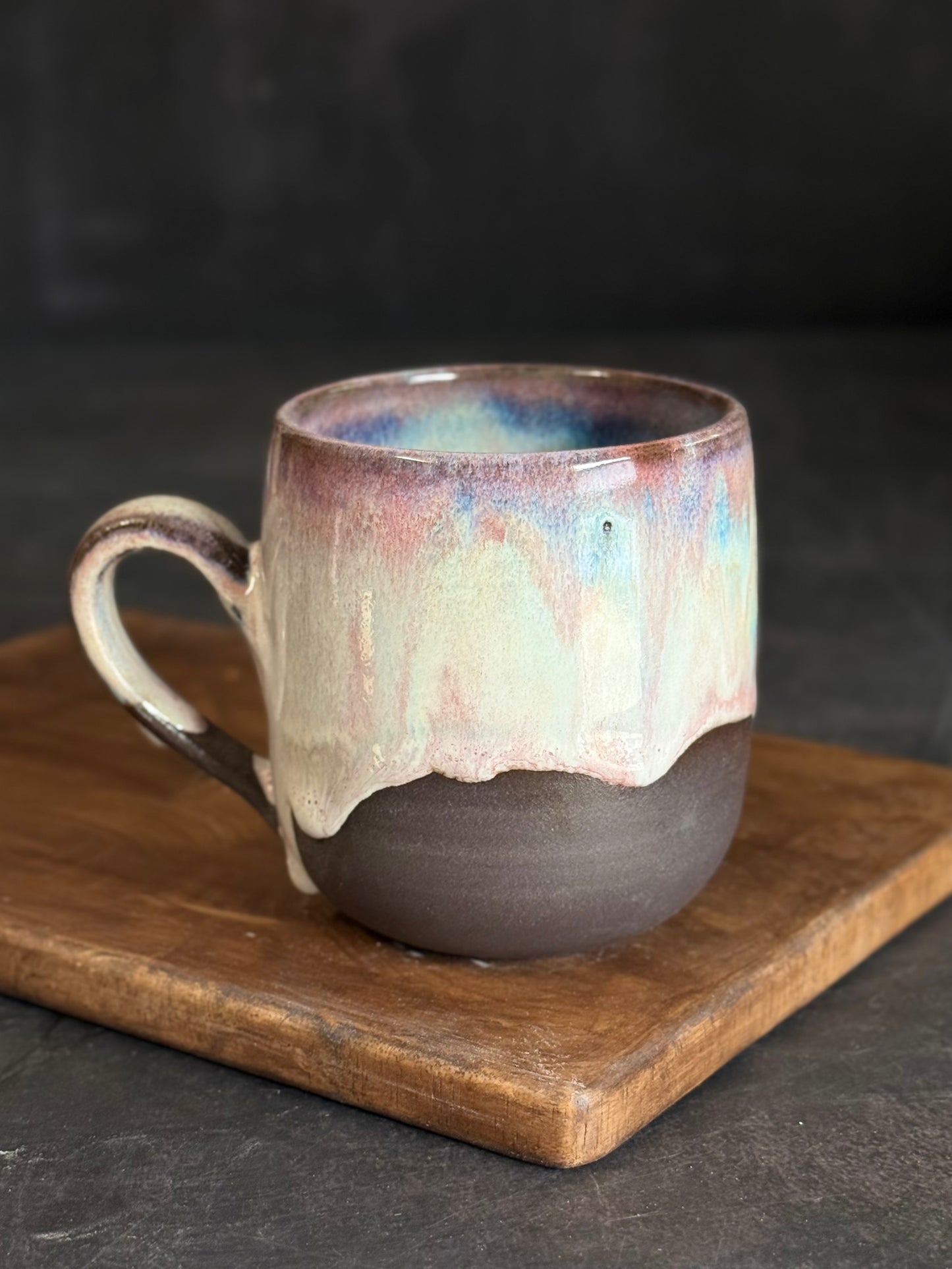 Tasse in "Lilac Lovers" auf schwarz, 330ml, #275, *Reduziert