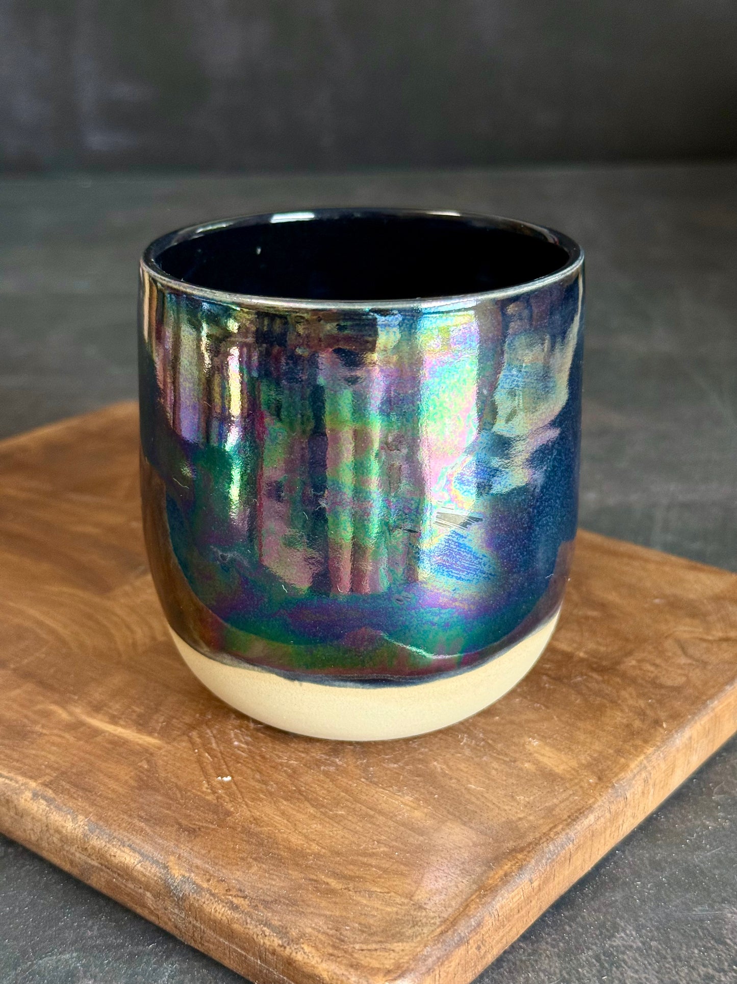 Nope Becher in "Black Rainbow" mit iriserenden Effekt, 350ml, #305
