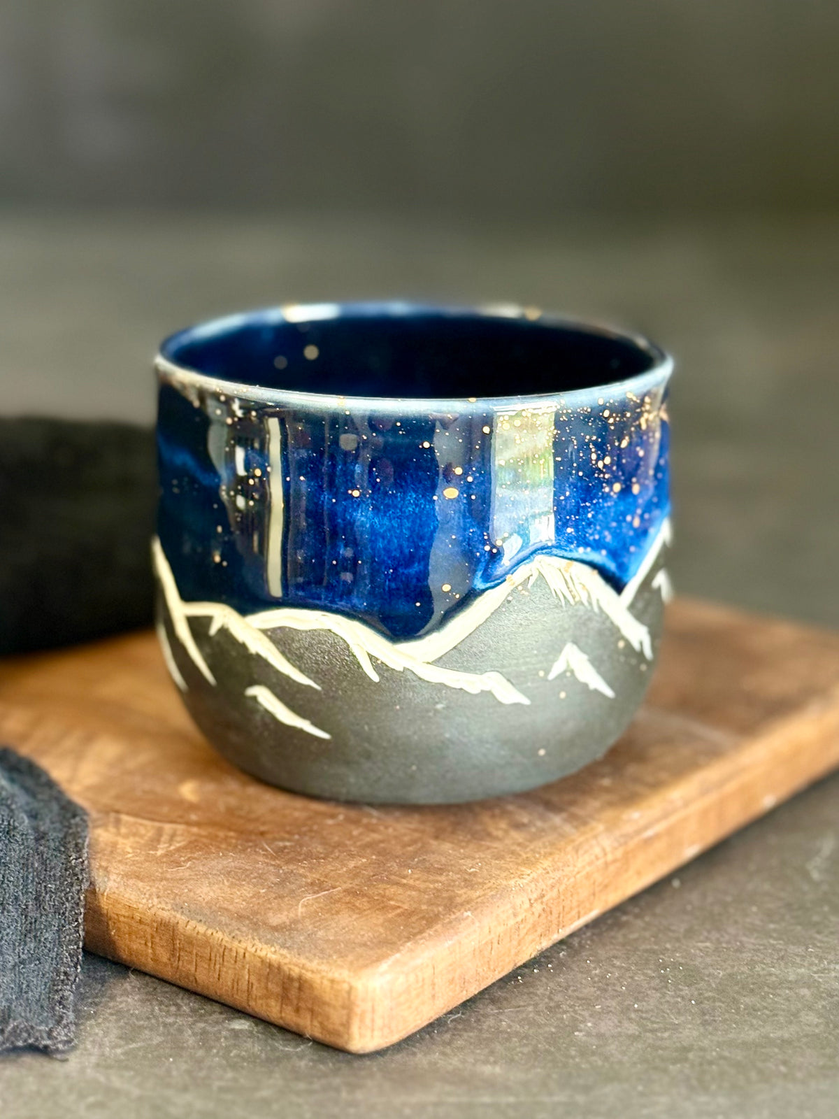 Porzellanbecher "Galaxy Mountains" mit Echtgold,270ml #384, *Reduziert