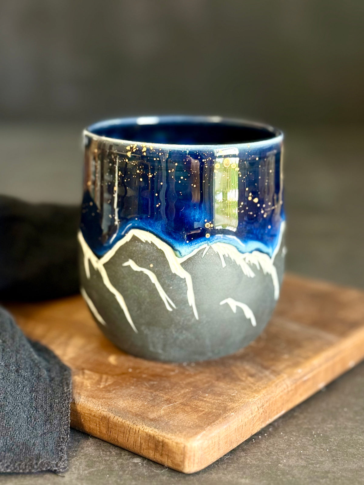 Porzellanbecher "Galaxy Mountains" mit Echtgold,300ml #386