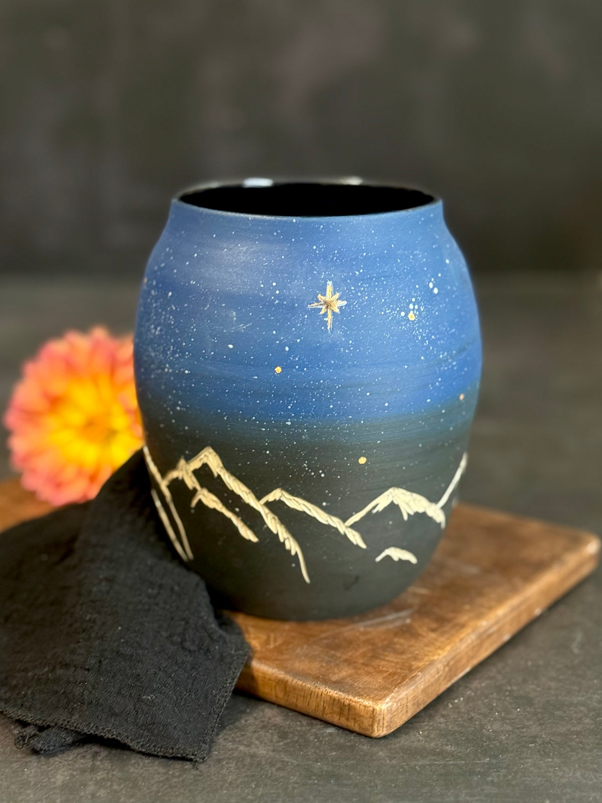 Vase "Midnight Mountains" mit Echtgold