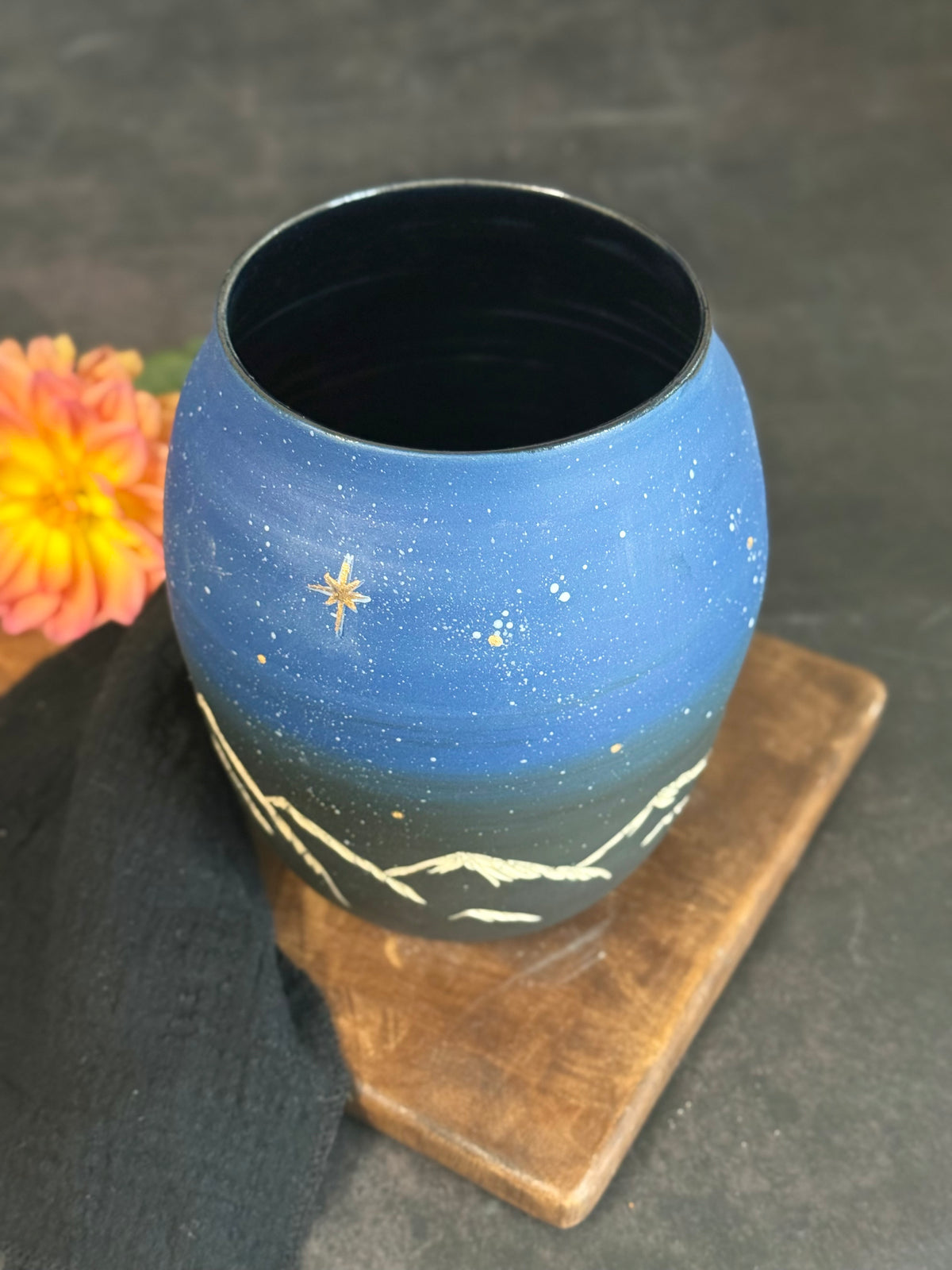 Vase "Midnight Mountains" mit Echtgold