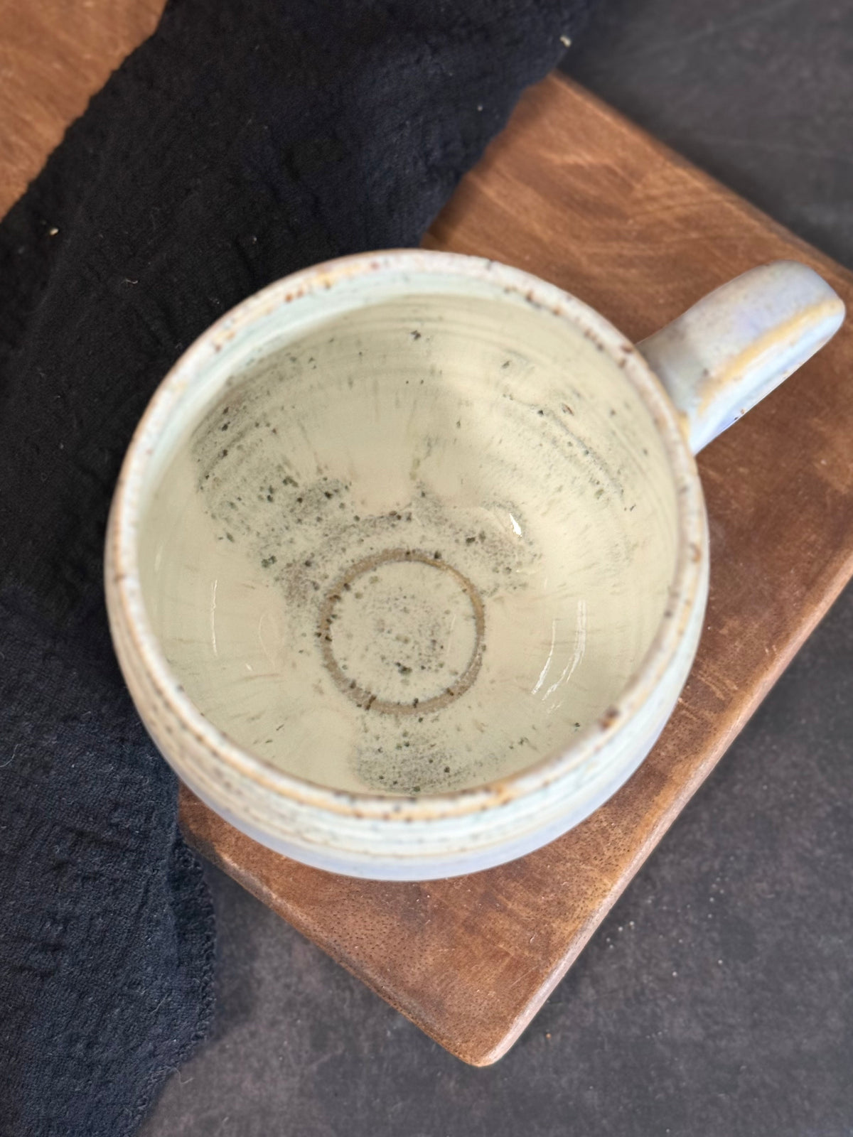 Riffeltasse in Weiß/ Helllila 420ml