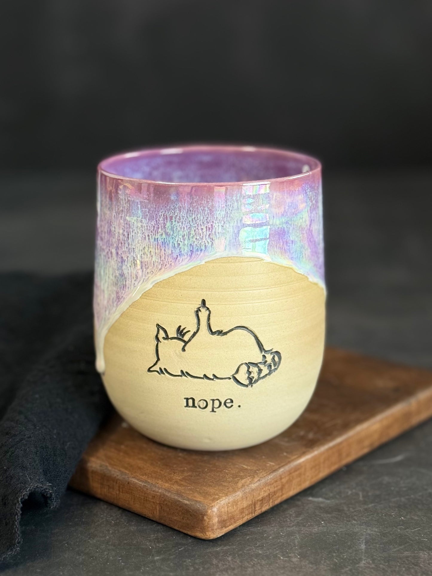 Nope Becher in "Lila Regenbogen" mit iriserenden Effekt, 420ml, #247