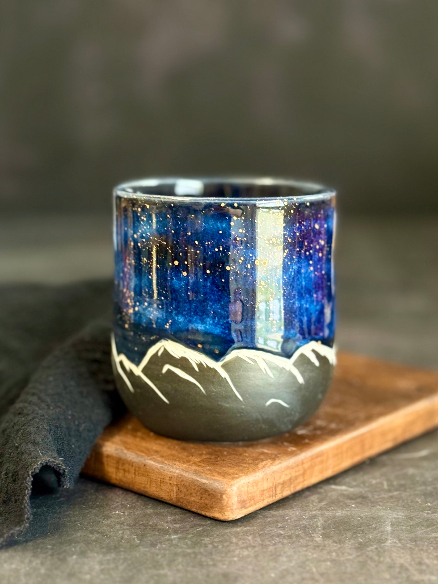Porzellanbecher "Galaxy Mountains" mit Echtgold,320ml, #251