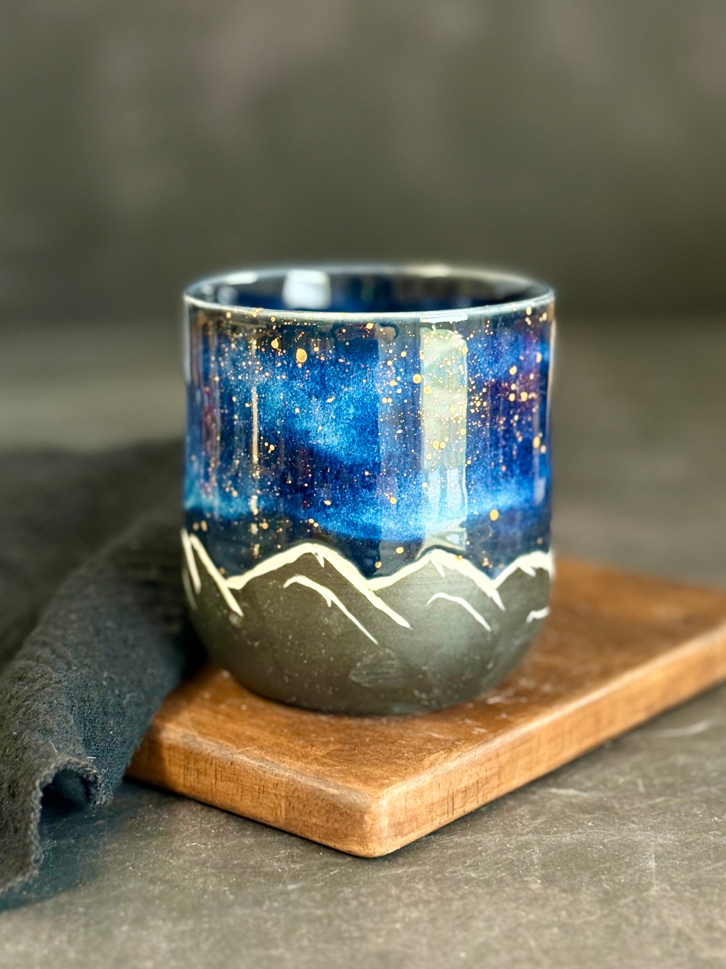 Porzellanbecher "Galaxy Mountains" mit Echtgold,320ml, #251