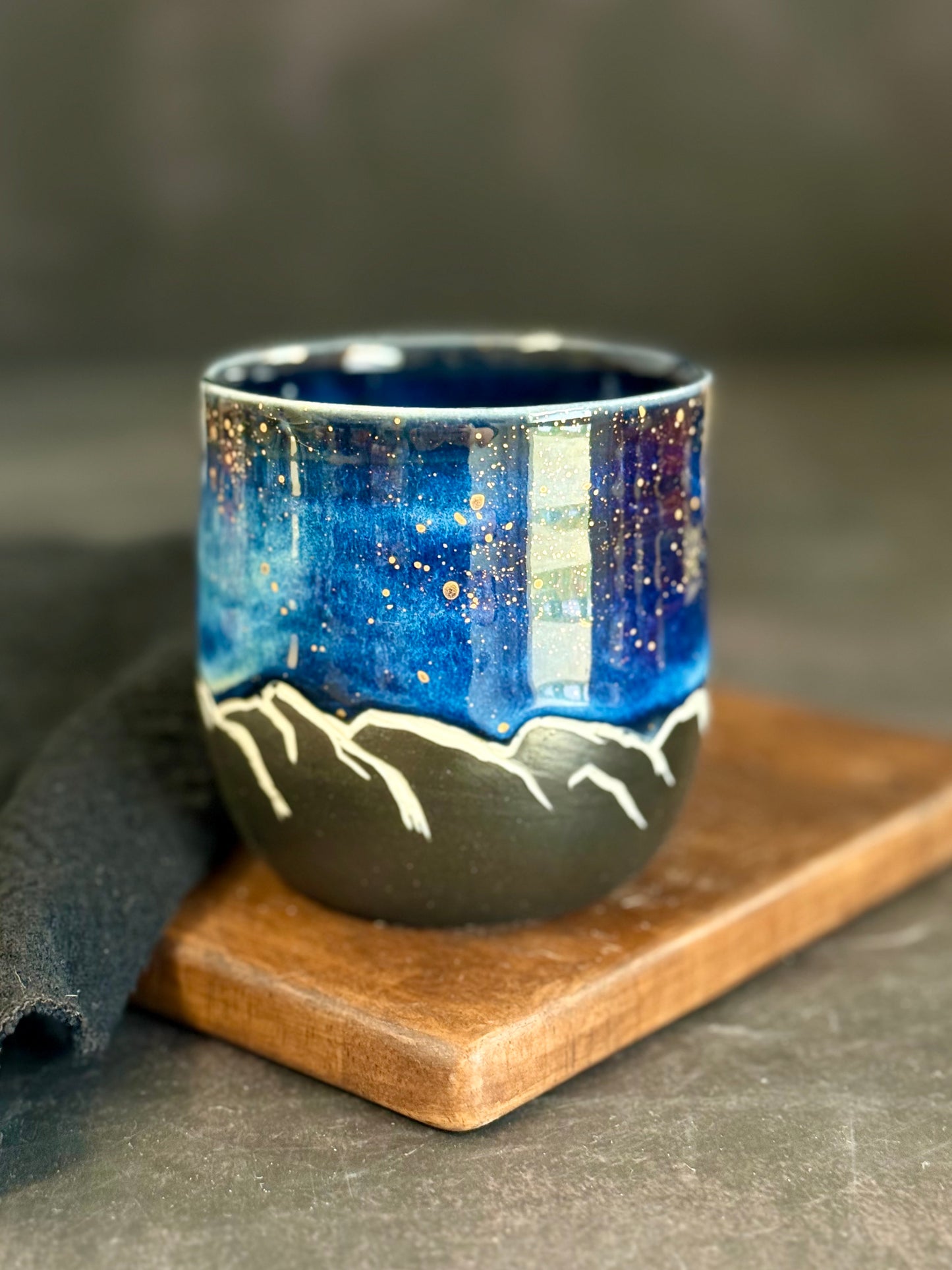 Porzellanbecher "Galaxy Mountains" mit Echtgold,300ml, #252